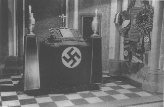 nazi_altar2